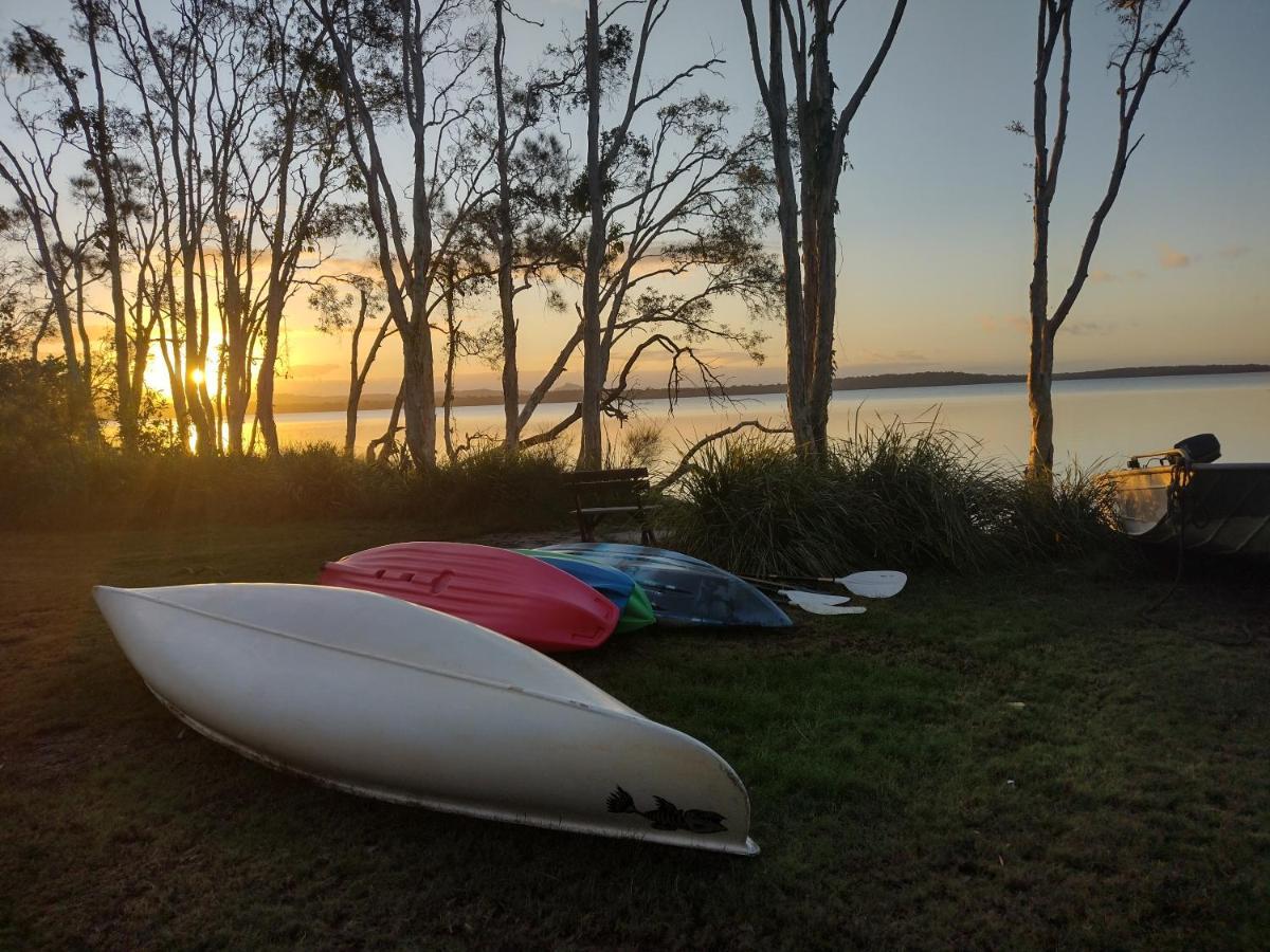 Lake Weyba Noosa Lodge & Kangaroos Peregian Beach Exterior photo